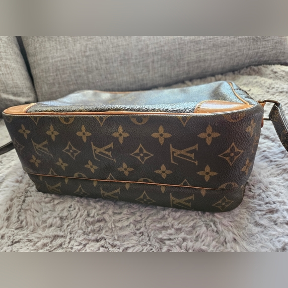 Louis Vuitton Vintage Nile Monogram shoulder bag